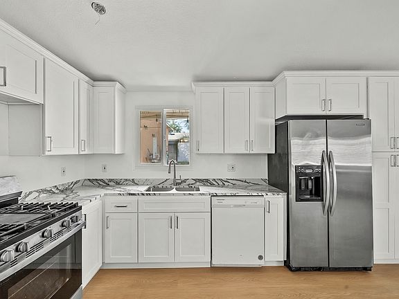 3rd image of 7853 Bothwell Rd