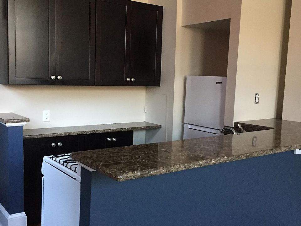 Updated kitchen with bar