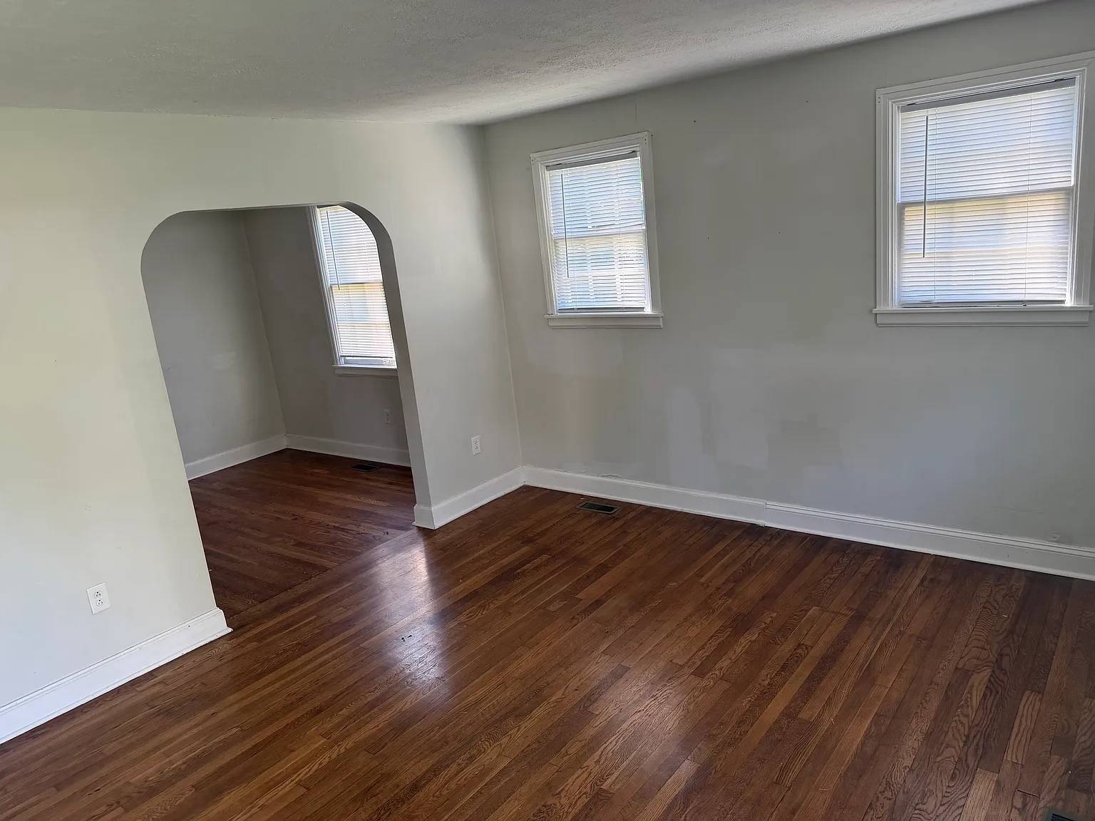 2 bed, 817 sqft, $1,400 — Photo 2