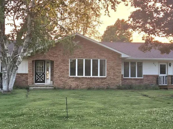 411 Westwood Ave, Strawberry Point, IA 52076