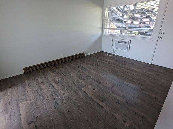 2nd image of 2105 Pullen St #9