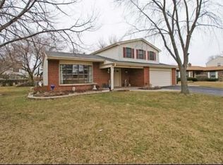 571 Hamilton Ave, Westmont, IL 60559