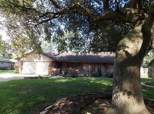 56 N Shamrock Ct, Lake Jackson, TX 77566