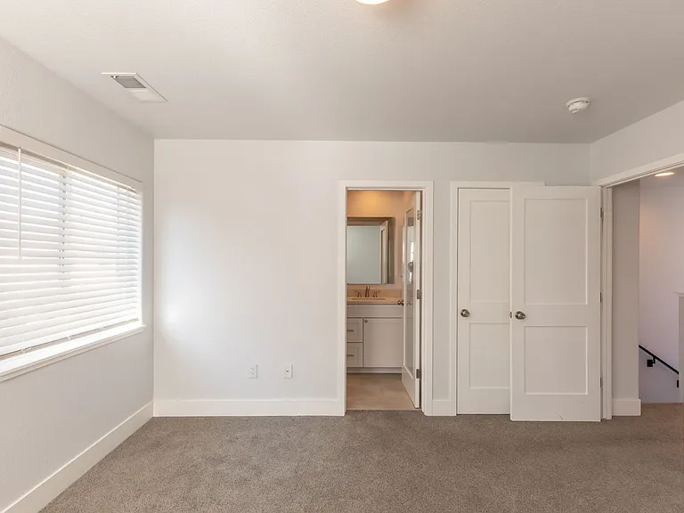 1056 Watt St — Photo 36