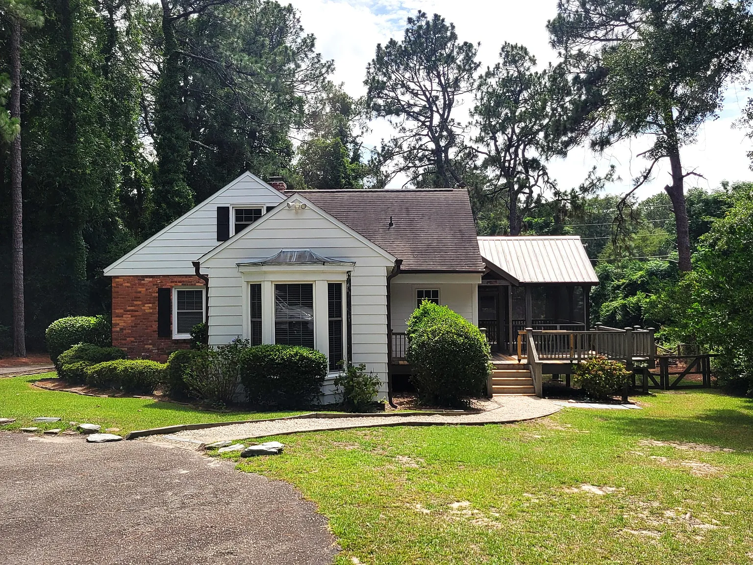 4 bed, 3.0 bath, 2558 sqft, $2,600 — Photo 4