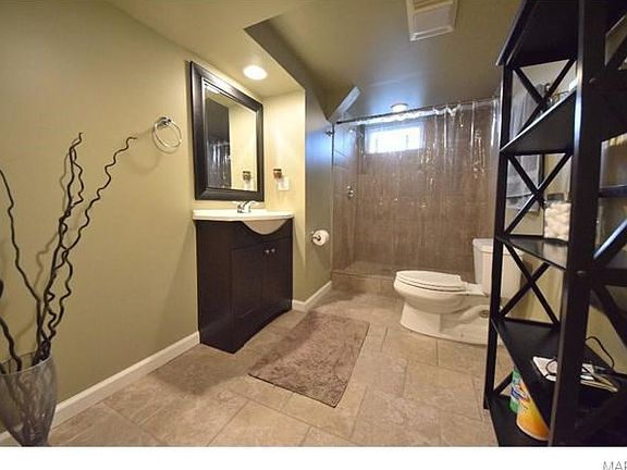 Lower Level Full Bath