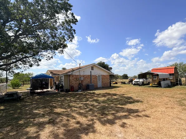409 E Saint Marys St, Skidmore, TX 78389