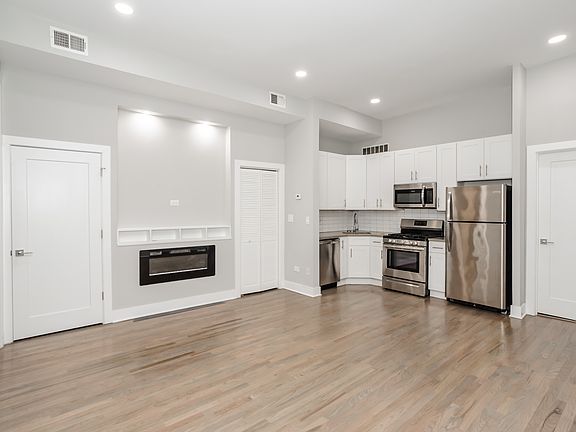 4th image of 807 N Wabash Ave APT 2W