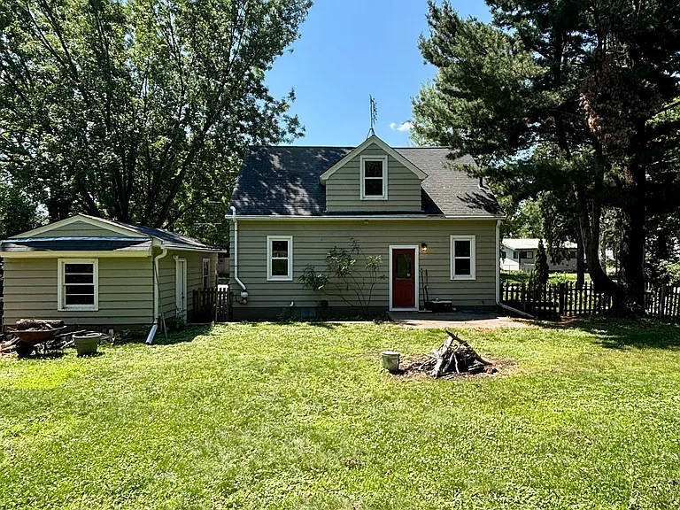 221 E Hughes St — Photo 25