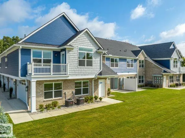 32956 Antrim Dr, Chesterfield, MI 48047