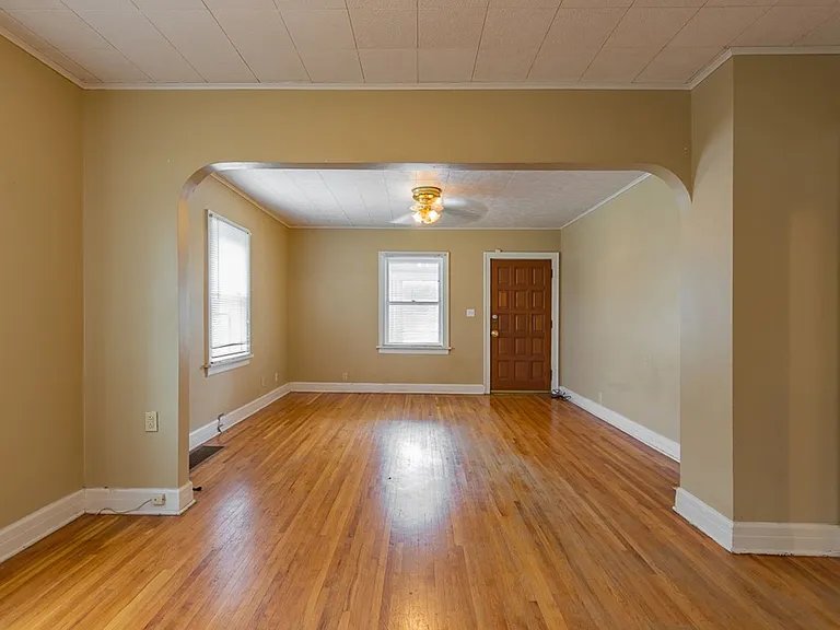 220 W Madison St — Photo 4