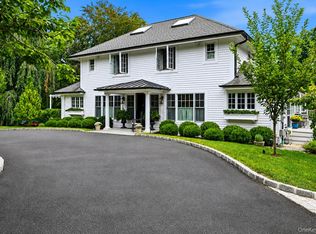 34 Locust Ln, Halesite, NY 11743