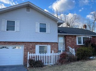 1069 Edgewood Dr, Pottstown, PA 19464