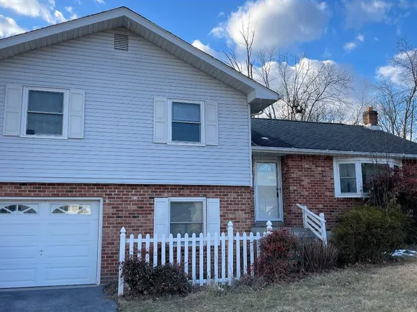 1069 Edgewood Dr, Pottstown, PA 19464