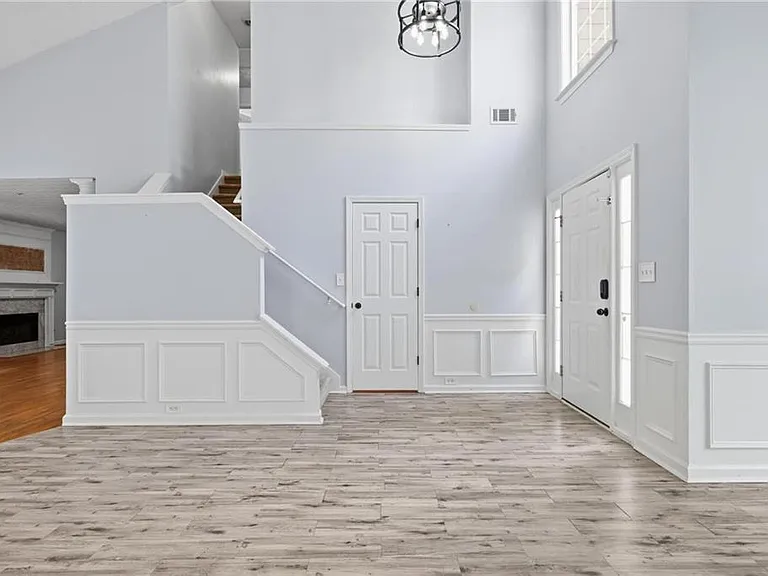 1409 Chardin Dr — Photo 9