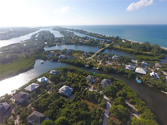 2nd image of 24 Bayshore Cir