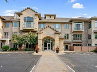 555 Oak Ridge Pl APT 260, Hopkins, MN 55305