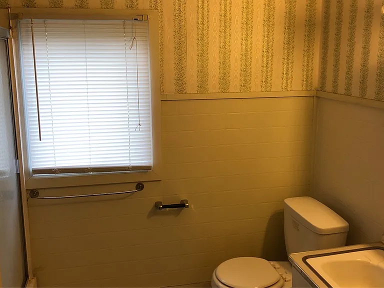225 Winter Ave — Photo 11