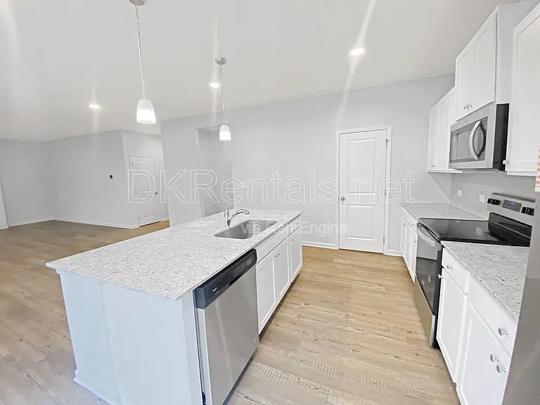 273 Summerwood Ln — Photo 4