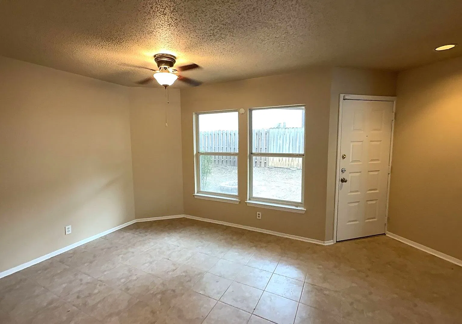6622 Country Field Dr — Photo 3