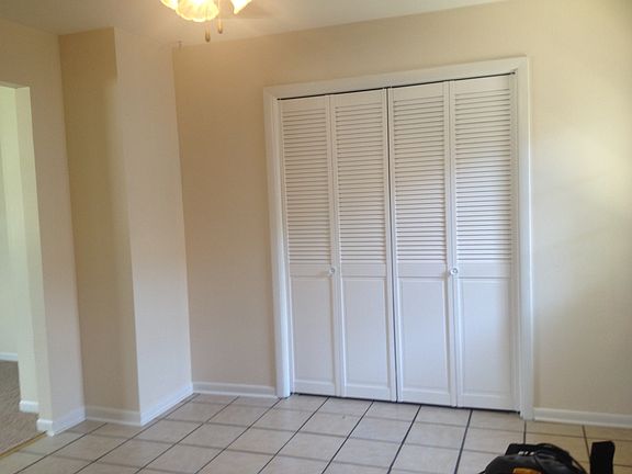 Laundry closet (washer-dryer hookup)