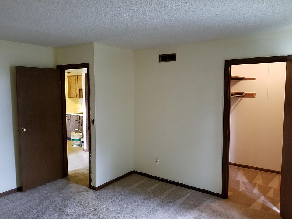 2nd image of 1800 Emerson Ave