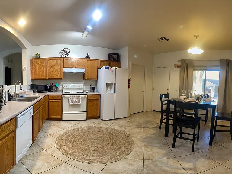 W Valentine Ave — Photo 29