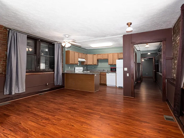214 Wall St — Photo 12