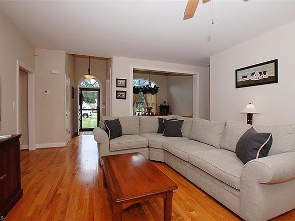 5th image of 177 Donsdale Dr