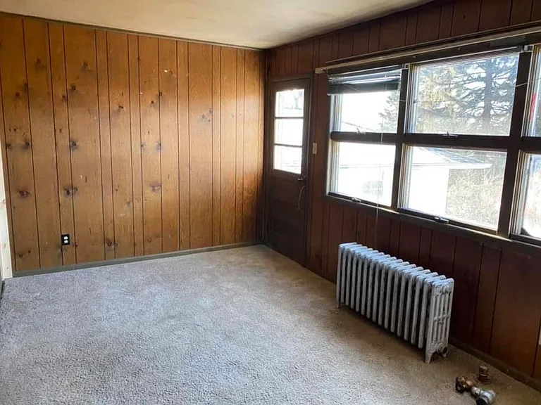 220 S Valley Ave — Photo 13