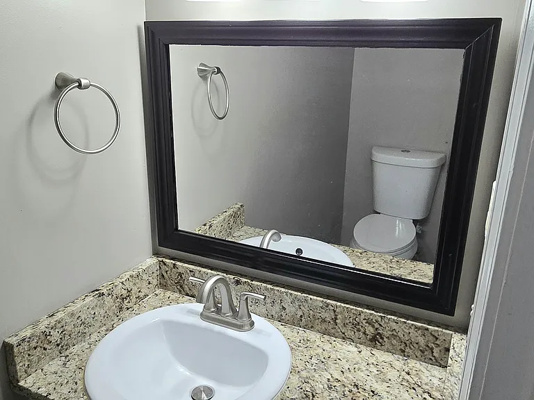 407 Bainbridge Dr — Photo 5