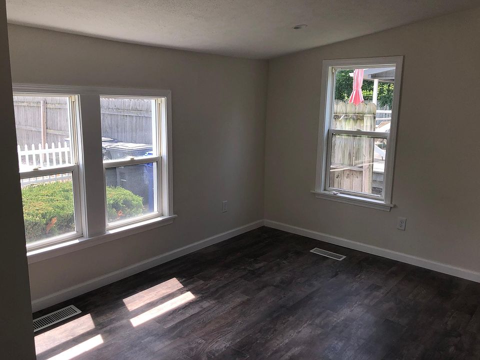bedroom/living area