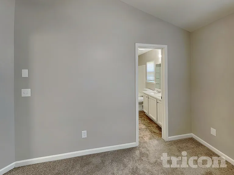 8000 McGarry Trl — Photo 7