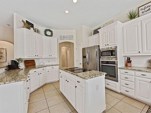 4th image of 9117 Hialeah Cir N