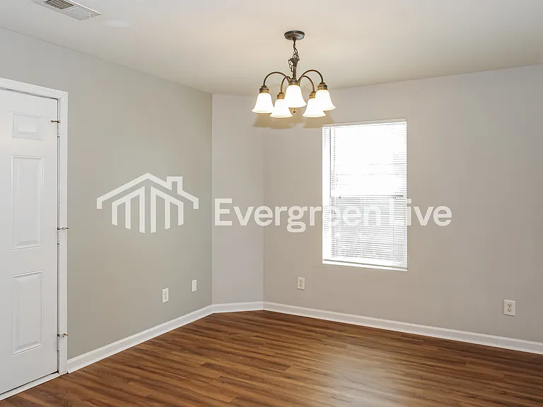 113 Elmhurst Dr — Photo 5