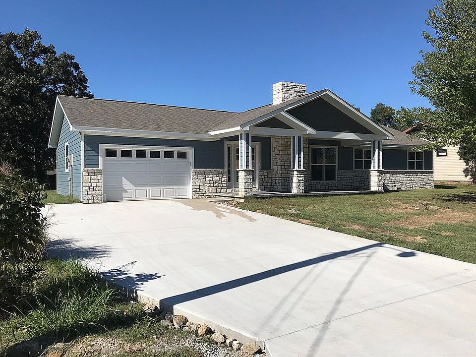 1st image of 180 Lakeshore Dr
