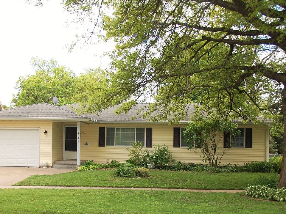 1316 5th Grinnell, IA 50112