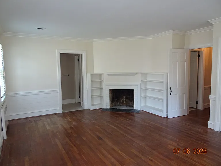 302 Riverside Dr — Photo 18