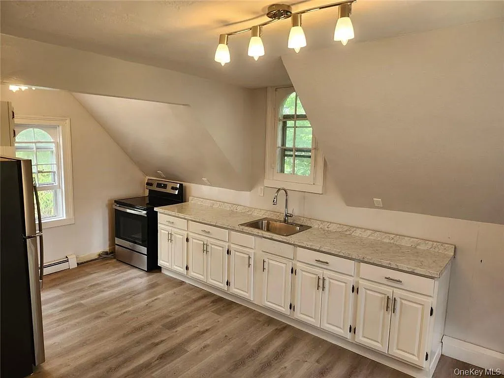 1 bed, 1.0 bath, 750 sqft, $1,795 — Photo 2