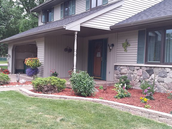 2nd image of 692 E Merrill Ave