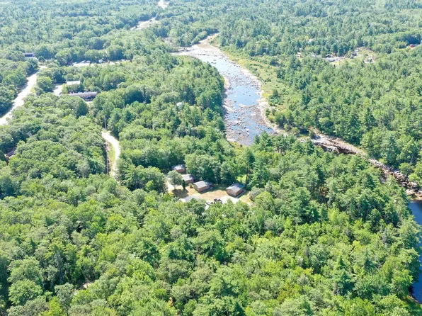 47 Riverview Dr, Shelburne, NS B0T 1W0