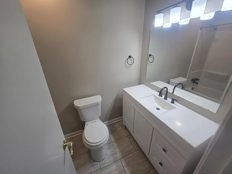 1118 Maywood Dr — Photo 6
