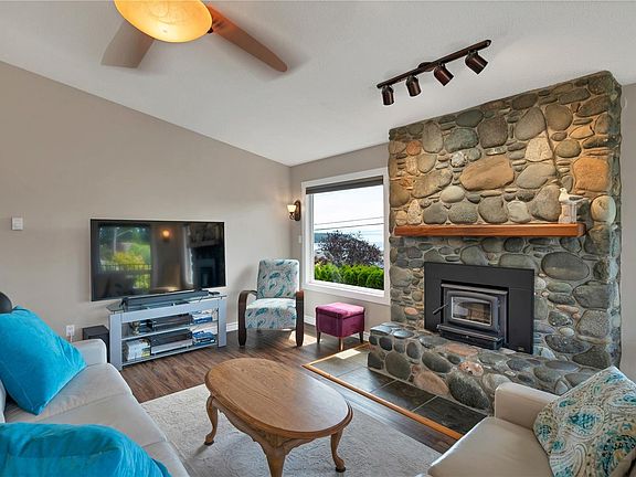 3rd image of 541 Alder St