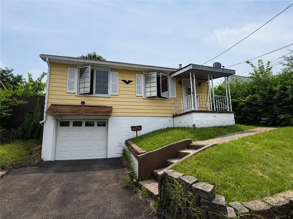 520 Pinehurst Dr, North Versailles, PA 15137