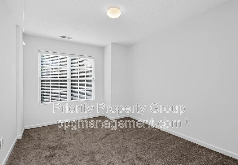 3204 Barons Court Rd — Photo 30