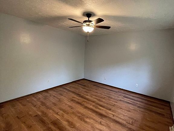 3rd image of 575 Joan St