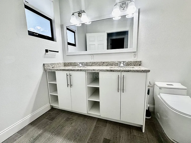774 W 9th St — Photo 14