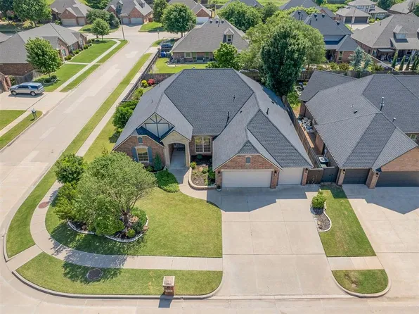 713 Waterwood Dr, Norman, OK 73072