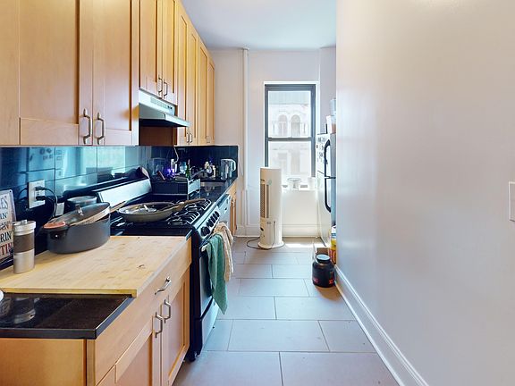 4th image of 163 W 17th St APT 5J