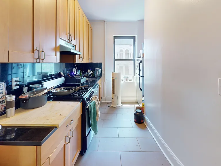 163 W 17th St #5J — Photo 4